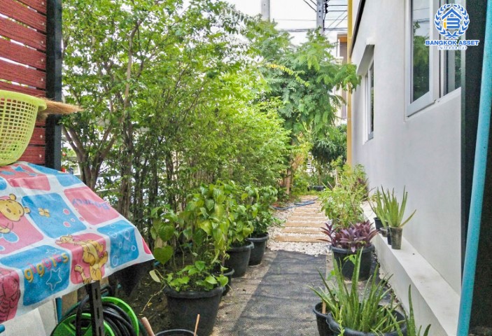 *****ทาวน์เฮ้าส์มือสองสมุทรปราการ ม.โกลเด้นทาวน์ ศรีนครินทร์-สุขุมวิท #หลังมุม เนื้อที่กว้างขวางเกือบ 29 ตร.ว. ฟังก์ชัน 4 ห้องนอน 3 ห้องน้ำ สามารถจอดรถได้ 2 คัน แถมฟรี! 3 เครื่องปรับอากาศ บนทำเลดี 10 นาทีถึงรถไฟฟ้าสายสีเขียว "สถานีแพรกษา" ใกล้ทางด่วน "บางพลีสุขสวัสดิ์"